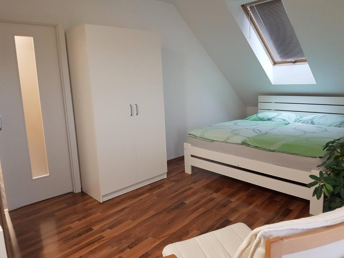 Apartman V Aleji Slavkov u Brna Extérieur photo